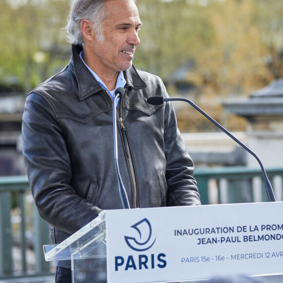 Paul Belmondo - Inauguration de "La promenade Jean-Paul Belmondo" au terre-plein central du pont de Bir-Hakeim, ouvrage public communal situé sous le viaduc du métro aérien, à Paris (15e, 16e) le 12 avril 2023. ©Cyril Moreau / Bestimage