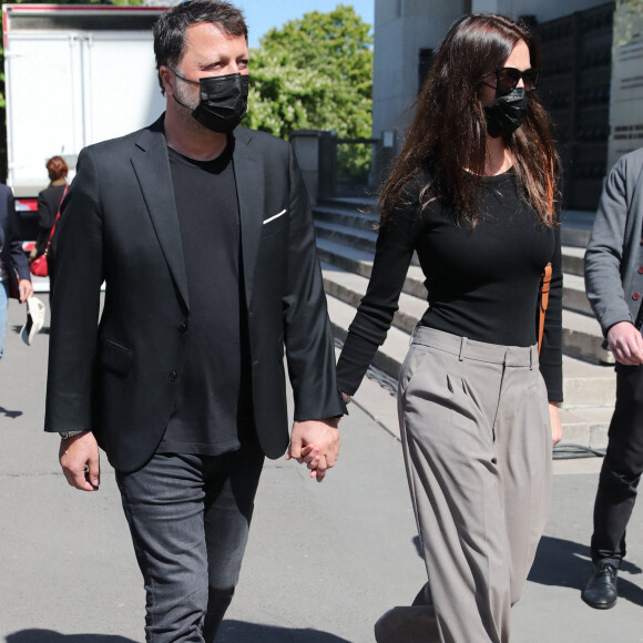 Arthur (Jacques Essebag) et sa compagne Mareva Galanter - Arrivées des people à la manifestation de soutien à la famille de Sarah Halimi sur la place du Trocadéro à Paris le 25 avril 2021. © Cyril Moreau/Bestimage