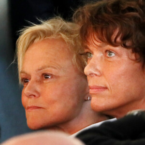 Leurs activités étaient nombreuses !
Muriel Robin et sa femme Anne Le Nen - Les célébrités rendent un dernier hommage au comédien, dramaturge et metteur en scène français Roger Louret en la salle du Magre à Monclar, France, le 30 janvier 2023. © Patrick Bernard/Bestimage