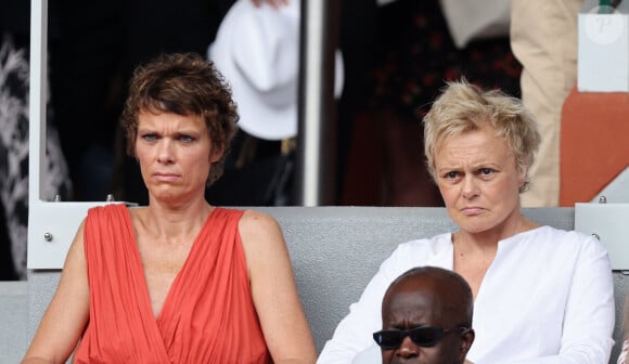 Anne Le Nen et sa femme Muriel Robin en tribune (jour 14) lors des Internationaux de France de Tennis de Roland Garros 2022 à Paris, France, le 4 juin 2022. © Dominique Jacovides/Bestimage 
