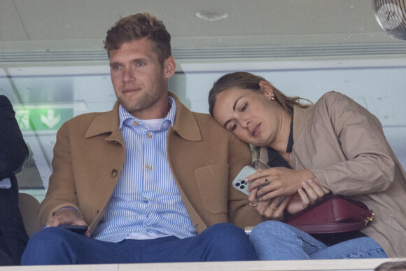 Kevin Mayer et sa compagne Delphine Jariel - Célébrités dans les tribunes des internationaux de France de Roland Garros à Paris le 31 mai 2022. © Cyril Moreau - Dominique Jacovides/Bestimage