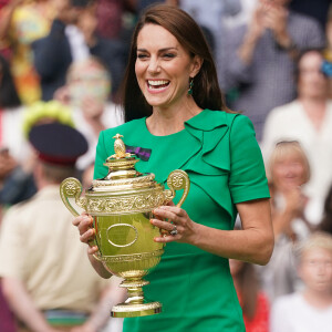 Mais les deux frères avaient fait un pacte : le premier à se marier aurait la bague de leur maman
Kate Middleton