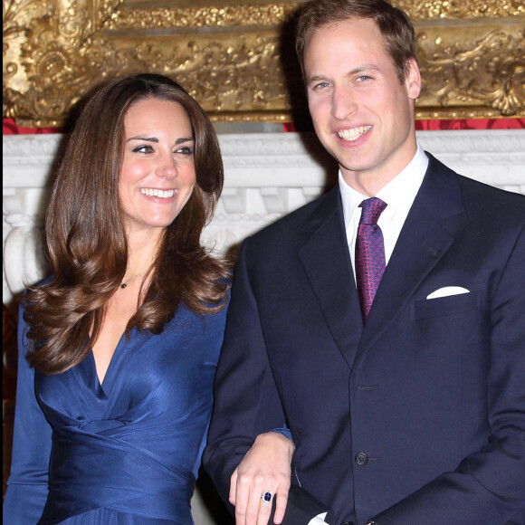 Ils se sont mariés le 29 avril 2011
Kate Middleton et le prince William annoncent leurs fiançailles.