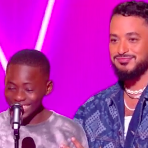 Une décision qu'il pourra prendre plus sereinement en grandissant.
Le jeune Durel, 14 ans, a chanté à The Voice Kids.