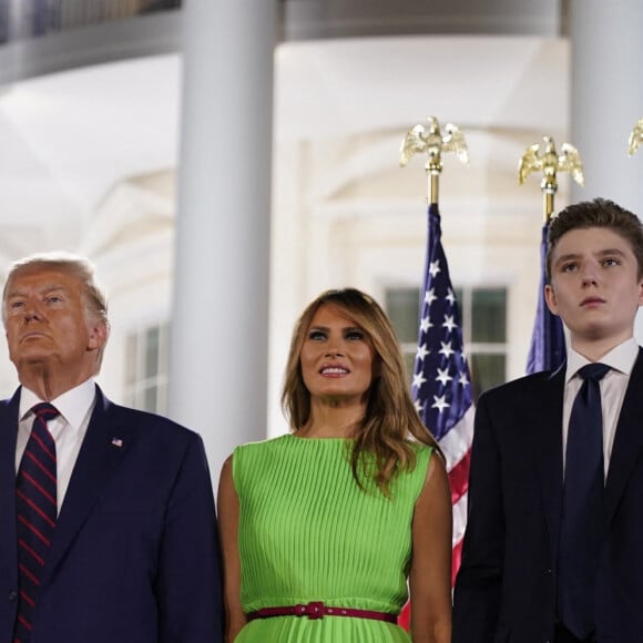 Ce procès pourrait empêcher l'ancien président des USA de se présenter à la prochaine élection présidentielle américaine justement prévue en 2024
Tiffany, Donald Trump, Melania et Barron Trump - Donald Trump accepte officiellement l'investiture de son parti pour les prochaines élections lors du dernier jour de la Convention nationale républicaine à Washington, le 27 août 2020. Le président américain a qualifié son opposant démocrate J. Biden, de "destructeur de la grandeur de l'Amérique". 