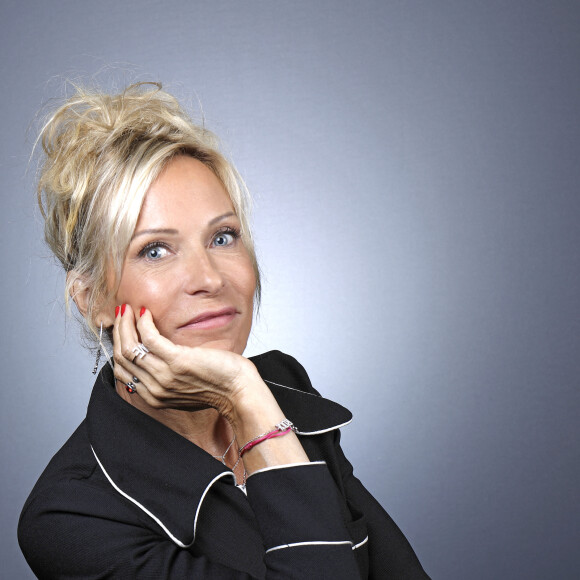 Elle précise quand même que les grands-paternels d'Eléa "sont des gens extraordinaires" qui sont très présents pour la fillette.
Exclusif - Rendez-vous avec Rebecca Hampton lors de l'enregistrement de l'émission "Chez Jordan", présentée par Jordan de Luxe. Paris, le 13 juin 2022. 
