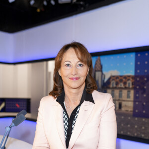 Exclusif - Ségolène Royal est l'invitée de Cyril Viguier sur TV5 Monde dans l'émission "Face aux territoires" le 6 avril 2023. © Pierre Perusseau / Bestimage