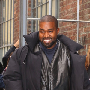 Kanye West à la sortie d'un rendez-vous à New York le 7 novembre 2019.