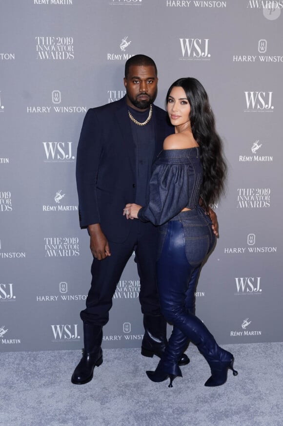 Kim Kardashian, l'ex-épouse de Kanye et mère de ses quatres enfants, s'est dite inquiète et embarassée par les récentes sorties du rappeur. 
Kanye West et sa femme Kim Kardashian - Les célébrités lors de la soirée WSJ Innovators Awards au musée d'Art Moderne à New York, le 6 novembre 2019.