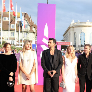 Le Jury: Anne Berest, Marina Hands (robe Marina Hands), Maxime Nucci, Laure de Clermont-Tonnerre, Guillaume Canet (président du Jury), Rebecca Marder, Lea Mysius, Stéphane Bak et Alexandre Aja - Les célébrités arrivent à la cérémonie d'ouverture du 49ème Festival du Cinema Americain de Deauville, France, le 1er septembre 2023. © Denis Guignebourg/Bestimage 