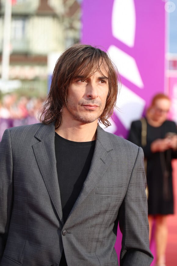 Thomas Scimeca - Les célébrités arrivent à la cérémonie d'ouverture du 49ème Festival du Cinema Americain de Deauville, France, le 1er septembre 2023. © Denis Guignebourg/Bestimage 