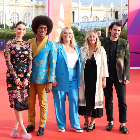 Son fiancé Hugo était aussi à ses côtés
Natoo (Nathalie Odzierejko - natoogram), Gwendal Miramoutou, Lola Dubini, Enora Malagré et son compagnon Hugo Vitrani - Les célébrités arrivent à la cérémonie d'ouverture du 49ème Festival du Cinema Americain de Deauville, France, le 1er septembre 2023. © Denis Guignebourg/Bestimage 