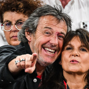 Jean-Luc Reichmann et sa femme Nathalie Lecoultre en tribunes lors de la finale de rugby Top 14 opposant le Stade Toulousain Rugby (Toulouse) au Stade Rochelais (La Rochelle) au Stade de France à Saint-Denis, Seine Saint-Denis, le 17 juin 2023. Toulouse a gagné 29-26. © Matthieu Mirville/Bestimage 