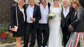 Renaud élégant au mariage d'Hugues Aufray avec sa compagne Cerise : Jean-Luc Reichmann dévoile plusieurs photos