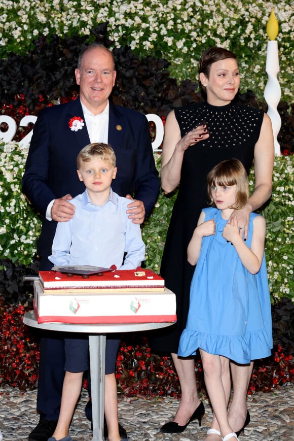 Le tournoi porte le nom de Gabriella
Le prince Albert II de Monaco, la princesse Charlene et leurs enfants Le prince Jacques de Monaco, marquis des Baux, La princesse Gabriella de Monaco, comtesse de Carladès - "Le rocher en fête" la principauté de Monaco fête le centenaire du prince Rainier III à Monaco, le 31 mai 2023. © Claudia Albuquerque / Bestimage 