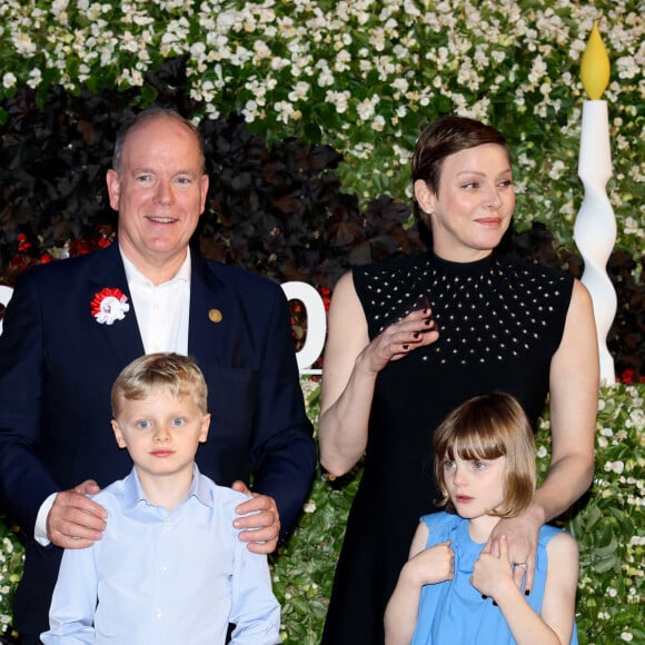 Le tournoi porte le nom de Gabriella
Le prince Albert II de Monaco, la princesse Charlene et leurs enfants Le prince Jacques de Monaco, marquis des Baux, La princesse Gabriella de Monaco, comtesse de Carladès - "Le rocher en fête" la principauté de Monaco fête le centenaire du prince Rainier III à Monaco, le 31 mai 2023. © Claudia Albuquerque / Bestimage 