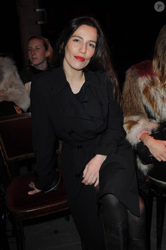 Zoé Félix au défilé Margiela à PAris le 5 mars 2010