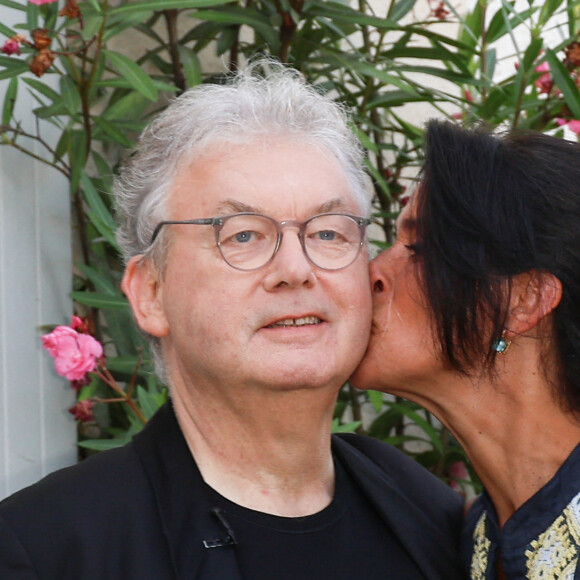 Dominique Besnehard (fondateur du festival) et Chrysoula Zacharopoulou, secrétaire d'état chargée de la francophonie lors du premier jour du 16ème festival du film francophone (FFA) à Angoulême le 22 août 2023. © Coadic Guirec / Bestimage 
