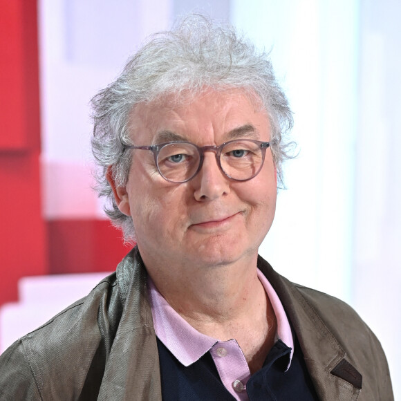 Exclusif - Dominique Besnehard - Enregistrement de l'émission "Vivement Dimanche" présentée par M.Drucker et diffusée le 1er mai sur France 2. Le 16 avril 2022 © Guillaume Gaffiot / Bestimage 
