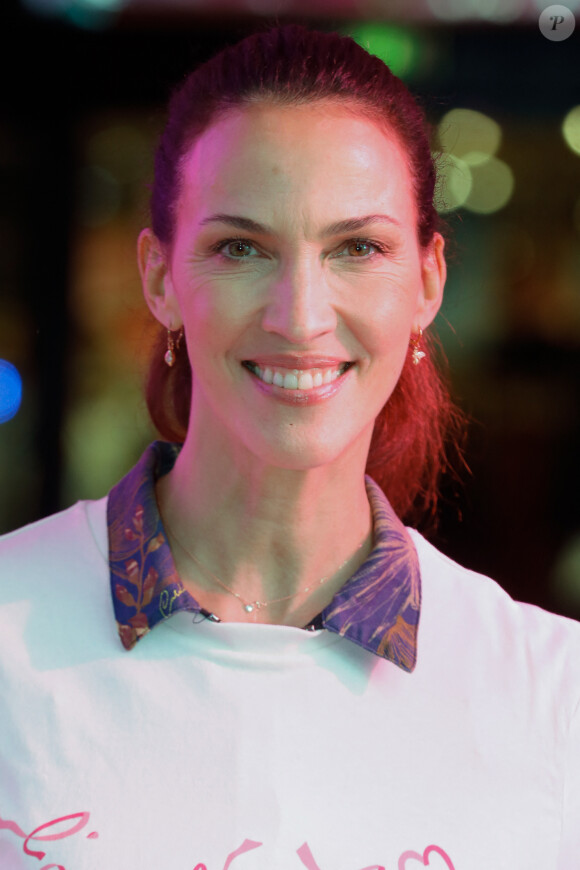 Linda Hardy (miss France 1992) - Opération "Fil rose" ayant pour objectif de reverser 1 euro pour chaque kilomètre parcouru à l'association "les bonnes fées" au centre commercial Beaugrenelle à Paris, France, le 27 octobre 2021. © Christophe Clovis / Bestimage