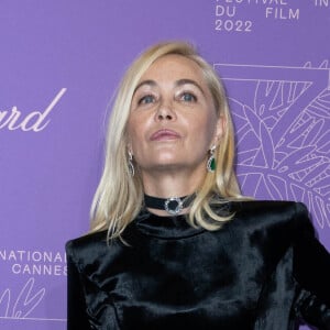 Emmanuelle Béart - Photocall du dîner du 75ème Festival International du Film de Cannes, le 24 mai 2022.