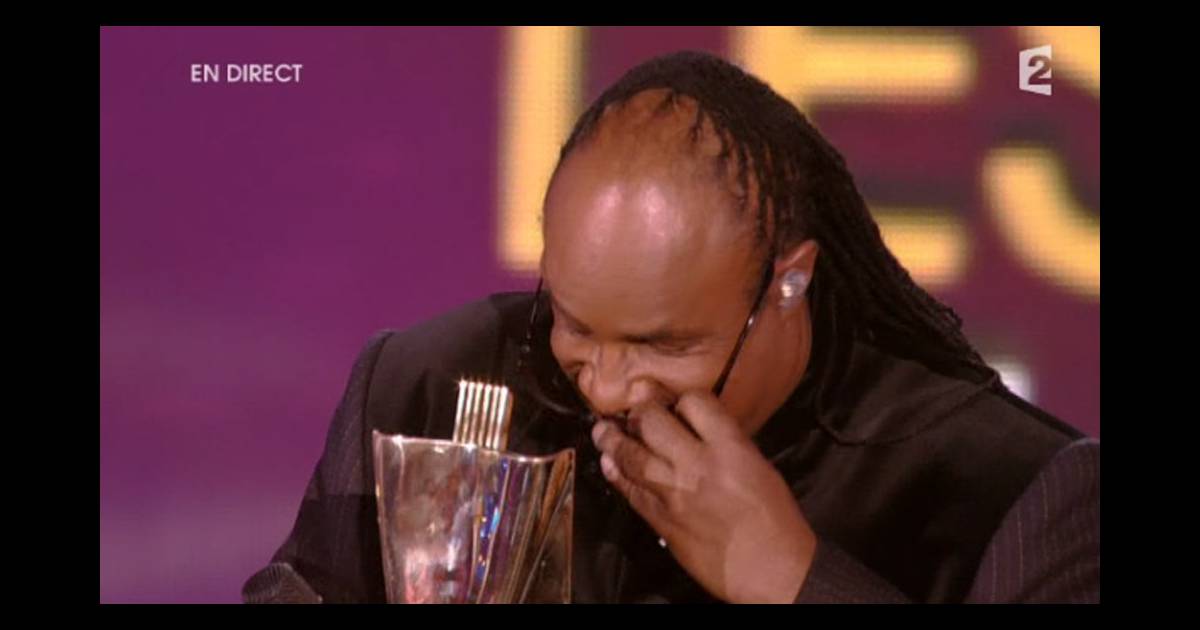 25e Victoires de la Musique Quand Stevie Wonder... enlève ses noires pour "voir" son