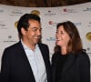 Comme sa moitié, la principale intéressée connait bien l'univers des médias... Mais à ce jour, elle s'est reconverie en tant que décoratrice d'intérieur.
Exclusif - Patrick Cohen et sa femme Alexandra - Dîner de gala caritatif pour l'association Autistes Sans Frontières à l'hôtel Marcel Dassault à Paris, France, le 1er juin 2017. © Rachid Bellak/Bestimage 