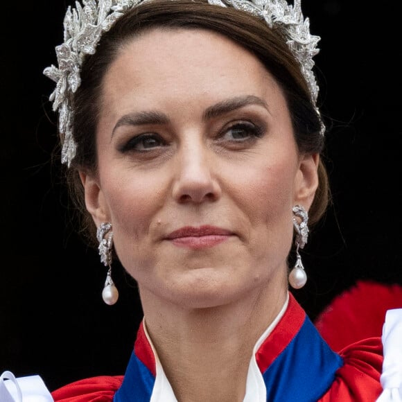 Une femme qui a parfaitement compris son rôle et "désire" désormais être reine, toujours selon l'experte.
Catherine (Kate) Middleton, princesse de Galles - La famille royale britannique salue la foule sur le balcon du palais de Buckingham lors de la cérémonie de couronnement du roi d'Angleterre à Londres le 5 mai 2023. 