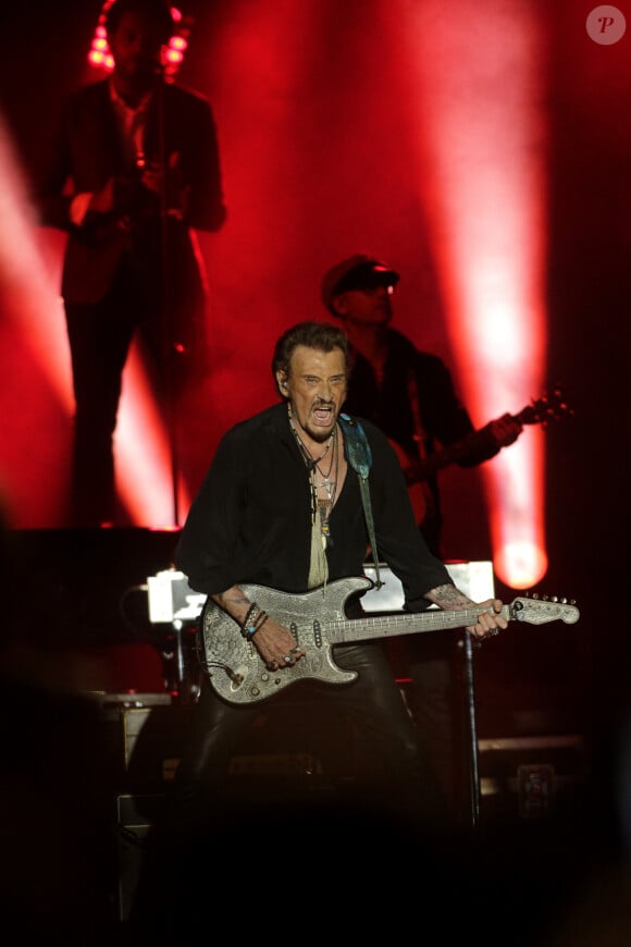 Exclusif - Johnny Hallyday en concert au Vélodrome à Arcachon, où 8500 personnes sont venues l'acclamer. Le 19 juillet 2016 © Patrick Bernard-Thibaud Moritz / Bestimage 