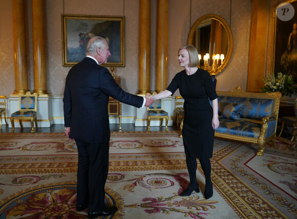 La Première ministre britannique Liz Truss a été reçue par le roi Charles III d'Angleterre au palais de Buckingham à Londres. Deux jours avant, la Première ministre rencontrait la reine Elisabeth II. Le 9 septembre 2022 