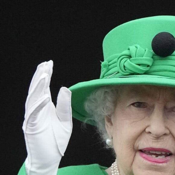 La reine Elisabeth II - La famille royale d'Angleterre au balcon du palais de Buckingham, à l'occasion du jubilé de la reine d'Angleterre. Le 5 juin 2022 