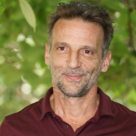 Il y a quelques jours, Mathieu Kassovitz était victime d'un grave accident de moto. 
Mathieu Kassovitz au photocall du film "Visions" lors de la 16ème édition du festival du film francophone (FFA) de Angoulême, France. 