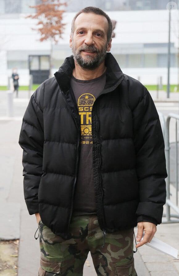 Exclusif - Mathieu Kassovitz à son arrivée dans les studios de la radio RMC à Paris, le 16 décembre 2020.