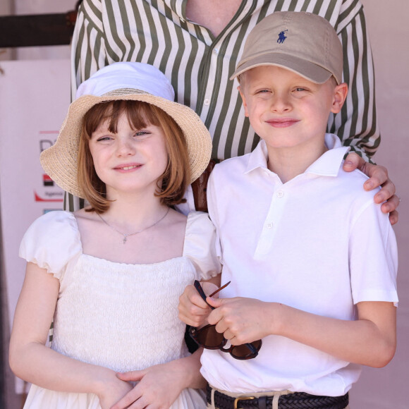 Jacques et Gabriella de Monaco ont repris l'école ce lundi.
La princesse Charlene de Monaco, Le prince Jacques de Monaco, marquis des Baux, La princesse Gabriella de Monaco, comtesse de Carladès - Le prince Albert II de Monaco parcourt la 4ème rencontre des sites historiques Grimaldi sur la place du palais Princier à Monaco. © Sebastien Botella / Nice Matin / Bestimage 