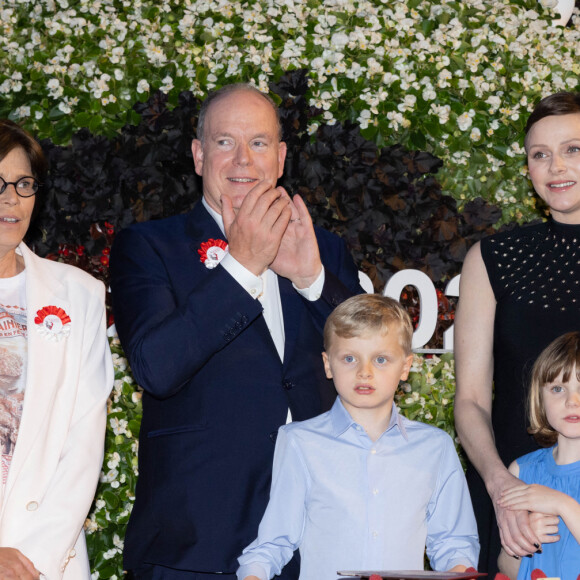 La princesse Stéphanie de Monaco, le prince Albert II, la princesse Charlene, Le prince Jacques de Monaco, marquis des Baux, La princesse Gabriella de Monaco, comtesse de Carladès - La famille princière de Monaco partage le gâteau d'anniversaire dans le cadre des commémorations du centenaire du prince Rainier III le 31 mai 2023.  © Olivier Huitel/Pool Monaco/Bestimage 