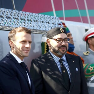 La sarcoïdose est "une maladie immunitaire qui touche habituellement les poumons". Le roi a donc choisi de faire confiance aux médecins français pour l'aider à aller mieux
Le président de la République française Emmanuel Macron et le roi Mohammed VI du Maroc inaugurent la ligne à grande vitesse Tanger-Casablanca à la gare de Tanger-Ville à Tanger, Maroc, le 15 novembre 2018. La nouvelle ligne LGV de Tanger à Casablanca (350 km) reliera les deux pôles économique en 2h10 au lieu de 4h45, la ligne devrait être ouverte aux voyageurs d'ici la fin du mois. Le TGV marocain a été baptisé "Al Boraq", en référence à une fantastique monture ailée de la tradition islamique. © Marwane Sobai/Bestimage 