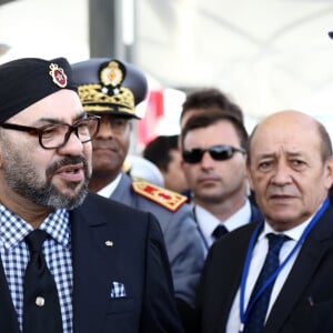 Le président de la République française Emmanuel Macron, le roi Mohammed VI du Maroc, Jean-Yves Le Drian, ministre de l'Europe et des Affaires Etrangères et le directeur général de l'ONCF Mohammed Rabie Khlie arrivent pour l'inauguration de la ligne à grande vitesse Tanger-Casablanca à la gare de Tanger-Ville à Tanger, Maroc, le 15 novembre 2018. © Marwane Sobai/Bestimage 