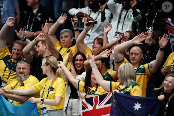 Le prince Harry, duc de Sussex et Meghan Markle, duchesse de Sussex, assistent au match de basket-ball en fauteuil roulant à la Merkur Spiel-Arena lors des Jeux Invictus à Düsseldorf (Allemagne), le 13 septembre 2023. 