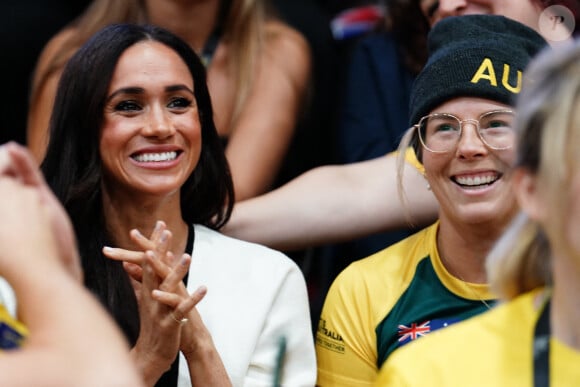 Le prince Harry, duc de Sussex et Meghan Markle, duchesse de Sussex, assistent au match de basket-ball en fauteuil roulant à la Merkur Spiel-Arena lors des Jeux Invictus à Düsseldorf (Allemagne), le 13 septembre 2023. 