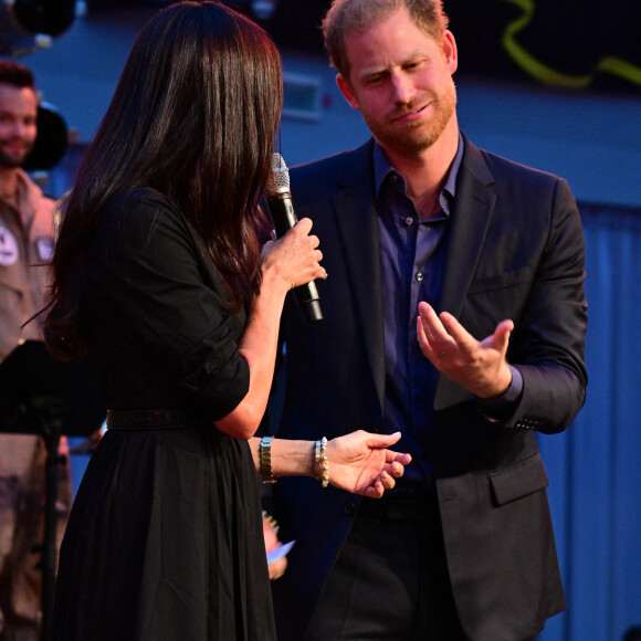 Pour rappel, le prince Harry avait commencé la semaine seule avant que sa femme le rejoigne.
Le prince Harry et Meghan Markle lors des Invictus Games 2023 à Dusseldorf le 12 septembre 2023. 