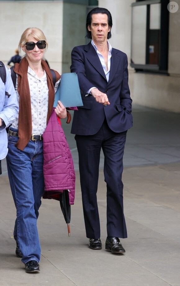 Quant à Jethro Lazenby, il s'est donné la mort sept ans plus tard, le 9 mai 2022, à l'âge de 31 ans.
Nick Cave arrive aux studios de la BBC à Londres, le 10 mai 2023.