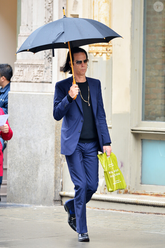 Exclusif - Nick Cave fait du shopping à New York le 25 avril 2018.