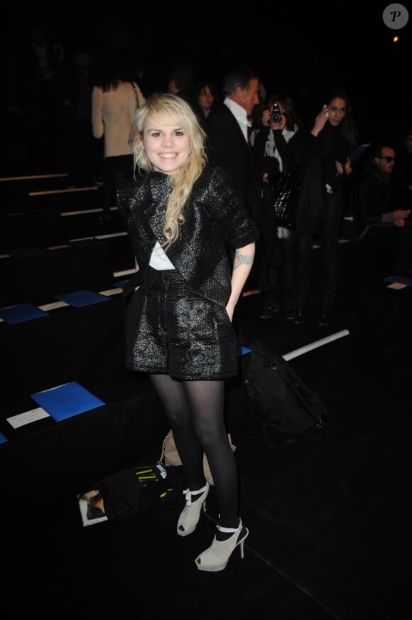 Coeur de Pirate au défilé Karl Lagerfeld le 7 mars 2010