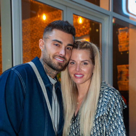 Jessica Thivenin et Thibault Garcia sont les heureux parents de deux enfants : Maylone et Leewane. 
Exclusif - Thibault Garcia et sa femme Jessica Thivenin lors de la soirée " Come Chill with Booba " au bar Le Tube à Dubaï. 