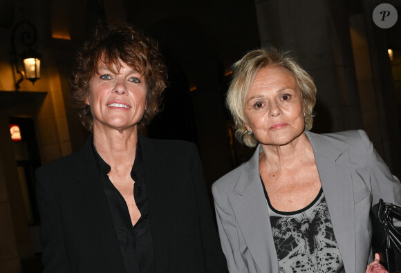 Exclusif - Anne Le Nen et et sa femme Muriel Robin (Grand prix du centième anniversaire de la naissance de Raymond Devos) - Cérémonie de remise du prix Raymond Devos au théâtre Edouard VII à Paris cadre de la 28ème édition de la semaine de la Langue Française et de la Francophonie le 20 mars 2023. © Coadic Guirec - Cyril Bruneau / Bestimage