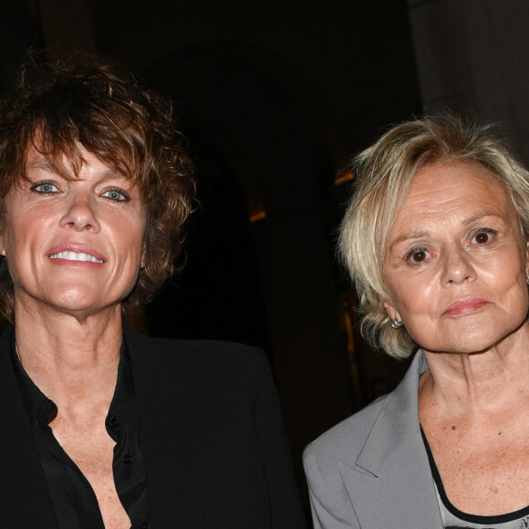 Exclusif - Anne Le Nen et et sa femme Muriel Robin (Grand prix du centième anniversaire de la naissance de Raymond Devos) - Cérémonie de remise du prix Raymond Devos au théâtre Edouard VII à Paris cadre de la 28ème édition de la semaine de la Langue Française et de la Francophonie le 20 mars 2023. © Coadic Guirec - Cyril Bruneau / Bestimage