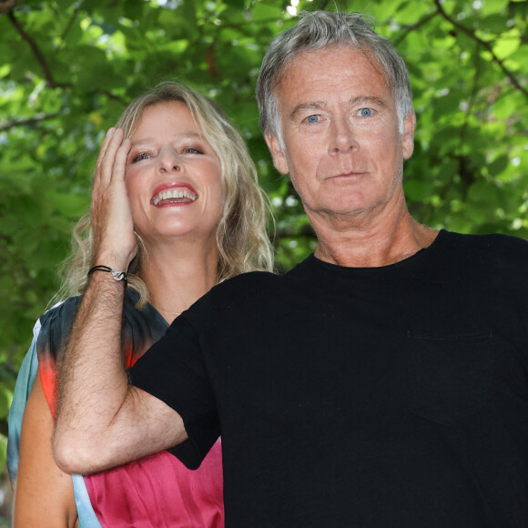 Karin Viard et Franck Dubosc incarnent un couple, Diane et Alain dans "Un Nouveau Départ".
Karin Viard et Franck Dubosc - Photocall du film "Nouveau départ" lors de la 16ème édition du festival du film francophone (FFA) de Angoulême. © Coadic Guirec / Bestimage 