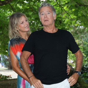 Ils se sont rencontrés à l'adolescence, au conservatoire de Rouen.
Karin Viard et Franck Dubosc - Photocall du film "Nouveau départ" lors de la 16ème édition du festival du film francophone (FFA) de Angoulême le 26 août 2023. © Coadic Guirec / Bestimage 