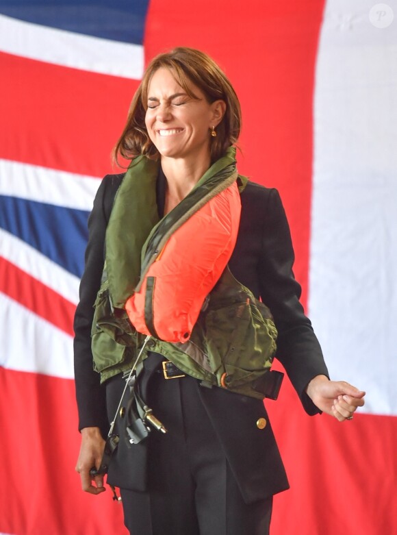 Une nouvelle pour l'instant pas du tout confirmée
Catherine (Kate) Middleton, princesse de Galles, lors d'une visite à la Royal Naval Air Station (RNAS) Yeovilton, près de Yeovil dans le Somerset, l'une des deux principales stations aériennes de la Royal Navy et l'un des aérodromes militaires les plus fréquentés du Royaume-Uni, le lundi 18 septembre 2023. 