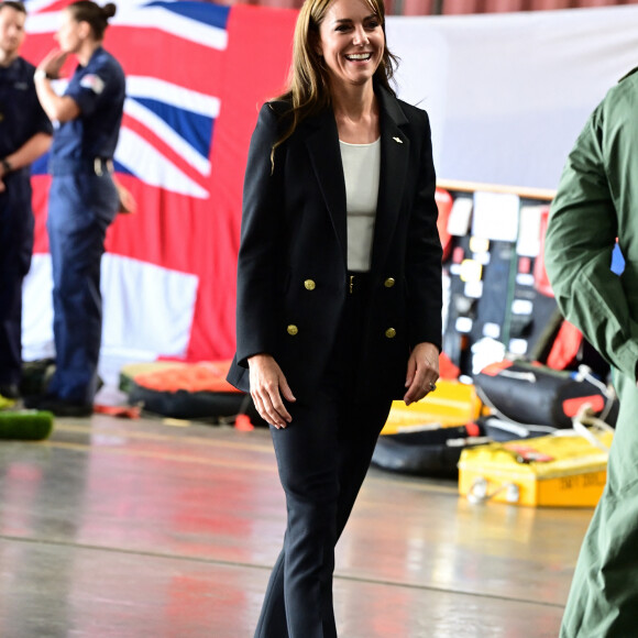 Catherine (Kate) Middleton, princesse de Galles, lors d'une visite à la Royal Naval Air Station (RNAS) Yeovilton, près de Yeovil dans le Somerset, l'une des deux principales stations aériennes de la Royal Navy et l'un des aérodromes militaires les plus fréquentés du Royaume-Uni, le lundi 18 septembre 2023. 